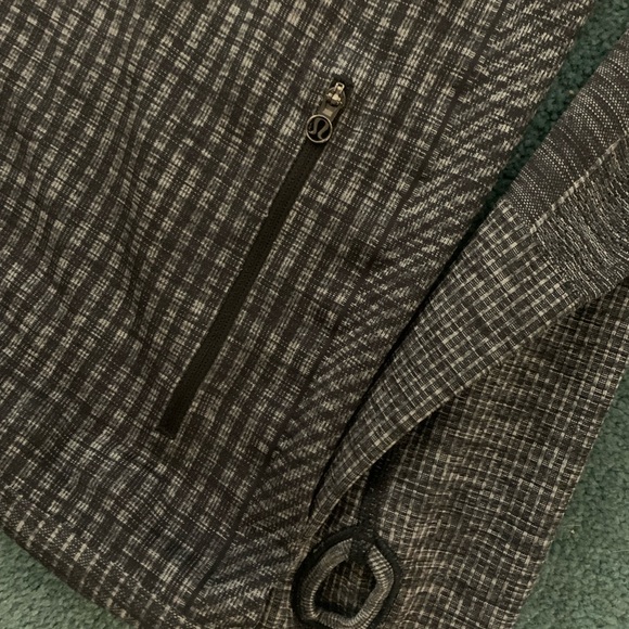 Lululemon Restless Hoodie Pullover Long Sleeve Top Heathered Black EUC Sz 12 - Picture 14 of 15